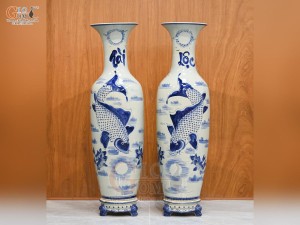 Đôi lộc bình men lam vẽ Lý Ngư Vọng Nguyệt Tài Lộc, cao 1m55