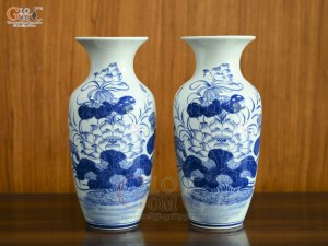 Đôi lộc bình men lam vẽ Sen Đại Cát, cao 27cm