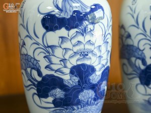 Đôi lộc bình men lam vẽ Sen Đại Cát, cao 27cm