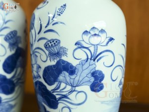 Đôi lộc bình men lam vẽ Sen Đại Cát, cao 27cm