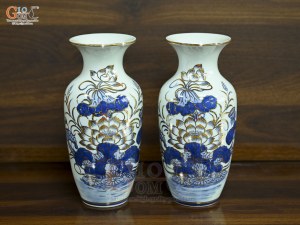 Đôi lộc bình men lam vẽ Sen Đại Cát vẽ vàng, cao 27cm
