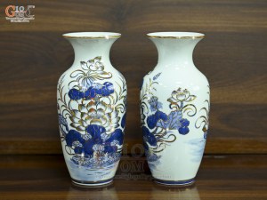 Đôi lộc bình men lam vẽ Sen Đại Cát vẽ vàng, cao 27cm