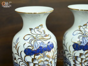 Đôi lộc bình men lam vẽ Sen Đại Cát vẽ vàng, cao 27cm
