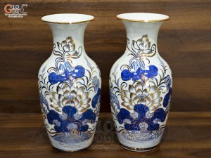 Đôi lộc bình men lam vẽ Sen Đại Cát vẽ vàng, cao 30cm