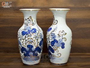 Đôi lộc bình men lam vẽ Sen Đại Cát vẽ vàng, cao 30cm