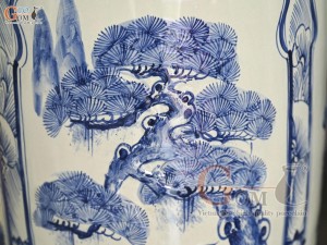 Đôi lộc bình men lam vẽ tứ cảnh Đức Phúc, cao 1m4