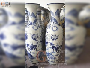 Đôi lộc bình men lam vẽ tứ cảnh Tùng Hươu, cao 1m4