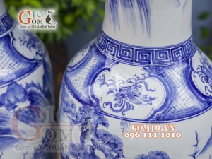 Đôi lộc bình men lam vẽ Tùng Lộc, cao 1m