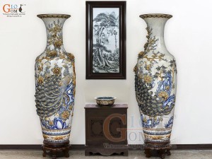 Đôi lộc bình men màu đắp nổi Công Đào kênh, cao 1m60