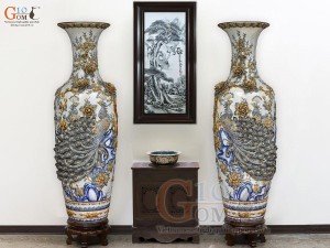 Đôi lộc bình men màu đắp nổi Công Đào kênh, cao 1m60
