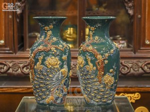 Đôi lộc bình men màu đắp nổi Công đào nền xanh lục bảo, cao 50cm