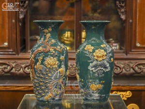 Đôi lộc bình men màu đắp nổi Công đào nền xanh lục bảo, cao 50cm