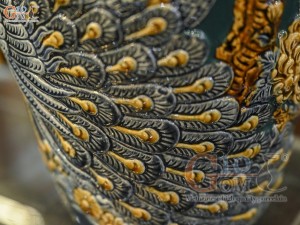 Đôi lộc bình men màu đắp nổi Công đào nền xanh lục bảo, cao 50cm