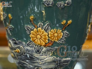 Đôi lộc bình men màu đắp nổi Công đào nền xanh lục bảo, cao 50cm