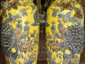 Đôi lộc bình men màu đắp nổi Công Đào Phú Quý kênh, nền vàng cao 1m4