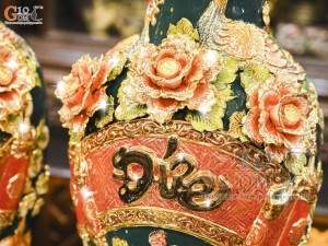 Đôi lộc bình men màu đắp nổi Công Đào Phúc Đức nền xanh lục bảo vẽ vàng 24k, cao 56cm