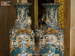 Đôi lộc bình men màu đắp nổi Đức Phúc kênh, nền vàng cao 1m6
