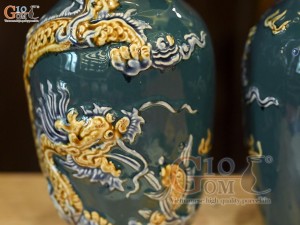 Đôi lộc bình men màu đắp nổi Rồng Như Ý nền xanh lục bảo, cao 26cm