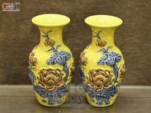 Đôi lộc bình men màu đắp nổi Sen Cát Tường nền vàng, cao 26cm