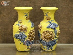 Đôi lộc bình men màu đắp nổi Sen Cát Tường nền vàng, cao 26cm