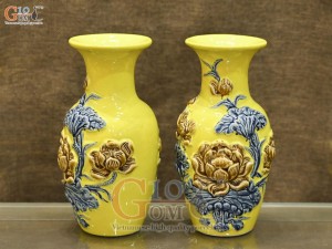 Đôi lộc bình men màu đắp nổi Sen Cát Tường nền vàng, cao 26cm
