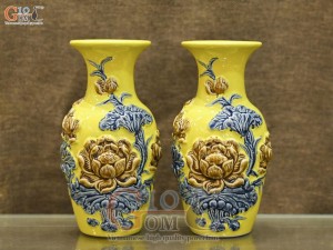 Đôi lộc bình men màu đắp nổi Sen Cát Tường nền vàng, cao 32cm