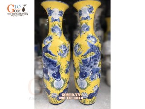 Đôi lộc bình men màu họa tiết Lý Ngư Vọng Nguyệt nền vàng, cao 1m75