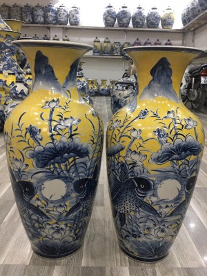 Đôi lộc bình men màu nền vàng vẽ Cá Chép Liên Hoa, cao 70cm