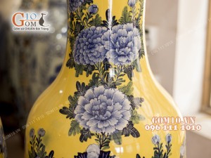 Đôi lộc bình men màu nền vàng, vẽ Phúc Đức – Hàng vẽ kĩ , Cao 1m2