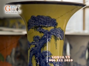 Đôi lộc bình men màu nền vàng, vẽ Tam Đa 1m6 – Hàng vẽ kĩ