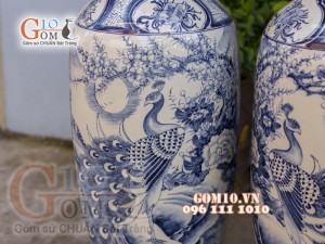 Đôi lộc bình men màu vẽ Công đào, cao 1m