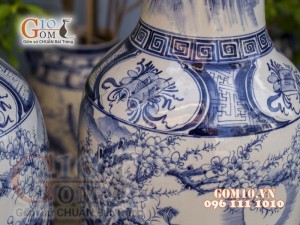 Đôi lộc bình men màu vẽ Công đào, cao 1m