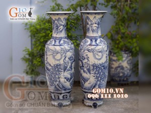 Đôi lộc bình men màu vẽ Công đào, cao 1m