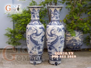 Đôi lộc bình men màu vẽ Lý Ngư Vọng Nguyệt, cao 1m