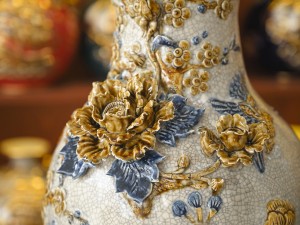 Đôi lộc bình men rạn đắp nổi Công đào, 50cm