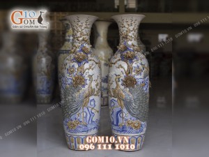 Đôi lộc bình men rạn đắp nổi Công Đào, cao 1m40