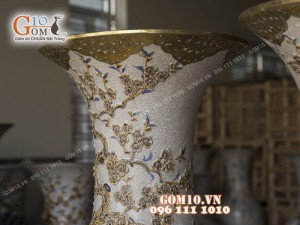 Đôi lộc bình men rạn đắp nổi Công Đào đuôi kênh, cao 1m76 bọc đồng