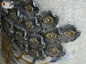 Đôi lộc bình men rạn đắp nổi Công Đào kênh đuôi, cao 1m15