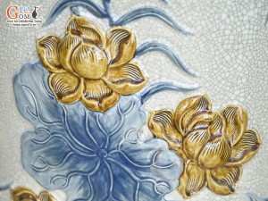 Đôi lộc bình men rạn đắp nổi Công Đào kênh đuôi, cao 1m15