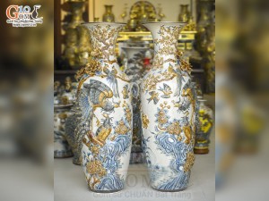 Đôi lộc bình men rạn đắp nổi Công Đào kênh đuôi, cao 1m15