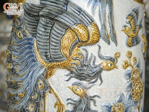 Đôi lộc bình men rạn đắp nổi Công Đào kênh đuôi, cao 1m15