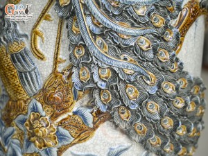 Đôi lộc bình men rạn đắp nổi Công Đào kênh đuôi, cao 1m15