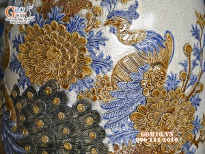 Đôi lộc bình men rạn đắp nổi Công Đào màu, cao 1m4