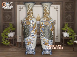 Đôi lộc bình men rạn đắp nổi Công Đào màu, cao 1m6