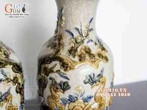 Đôi lộc bình men rạn đắp nổi Công Đào Như Ý, cao 41cm