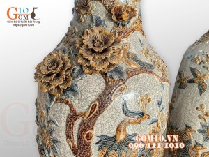 Đôi lộc bình men rạn đắp nổi Công Đào Phú Quý, cao 1m4