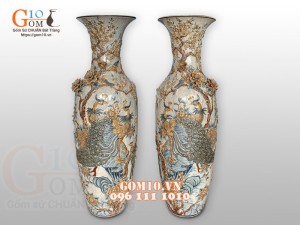Đôi lộc bình men rạn đắp nổi Công Đào Phú Quý, cao 1m4