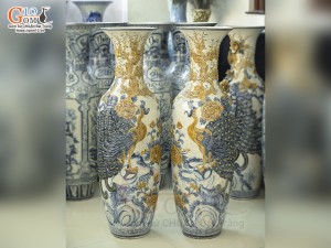 Đôi lộc bình men rạn đắp nổi Công Đào Phú Quý, cao 1m40