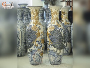 Đôi lộc bình men rạn đắp nổi Công Đào Phú Quý, cao 1m40