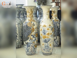 Đôi lộc bình men rạn đắp nổi Công Đào Phú Quý, cao 1m40